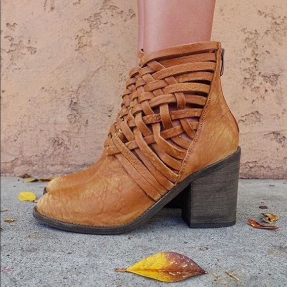 𝐅𝐑𝐄𝐄 𝐏𝐄𝐎𝐏𝐋𝐄 Boho Ankle Booties - Picture 3 of 15